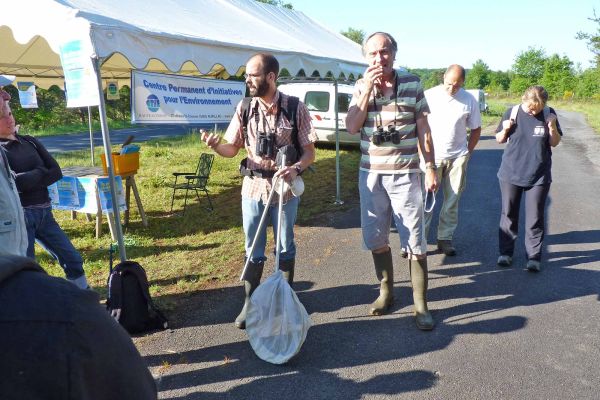 Le CPIE de Haute Auvergne intervenant sur le site du Marais du Cassan et de Prentegarde.