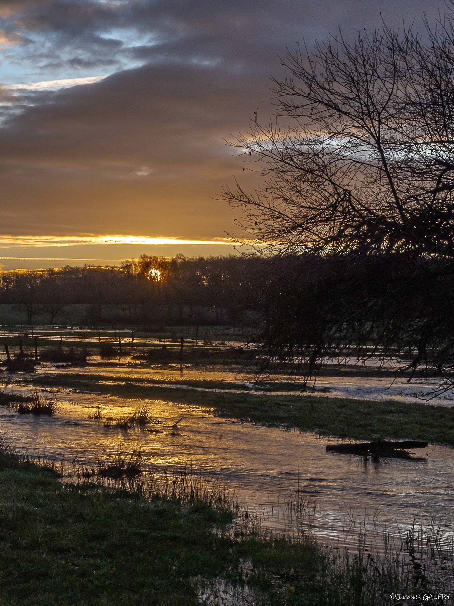 Coucher de soleil sur les Marais du Cassan et de Prentegarde dans le Cantal, en Auvergne.